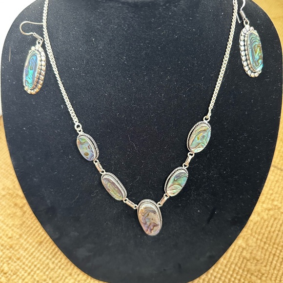 Gorgeous sterling silver vintage abalone necklace with matching earrings. - Picture 2 of 4
